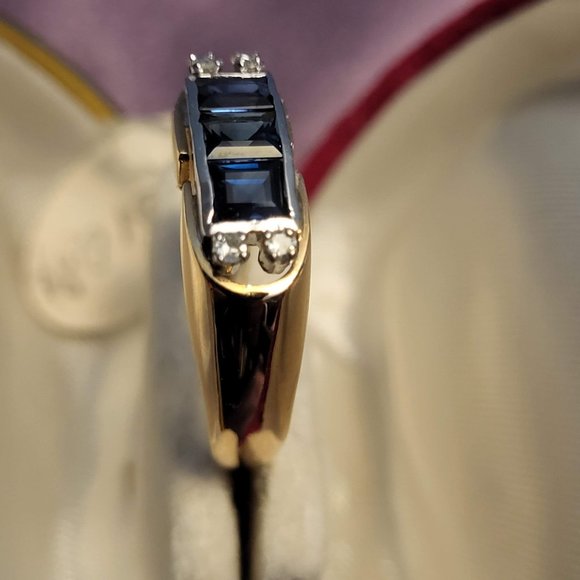 14K Gold Ring with saphire and diamonds - Picture 7 of 16